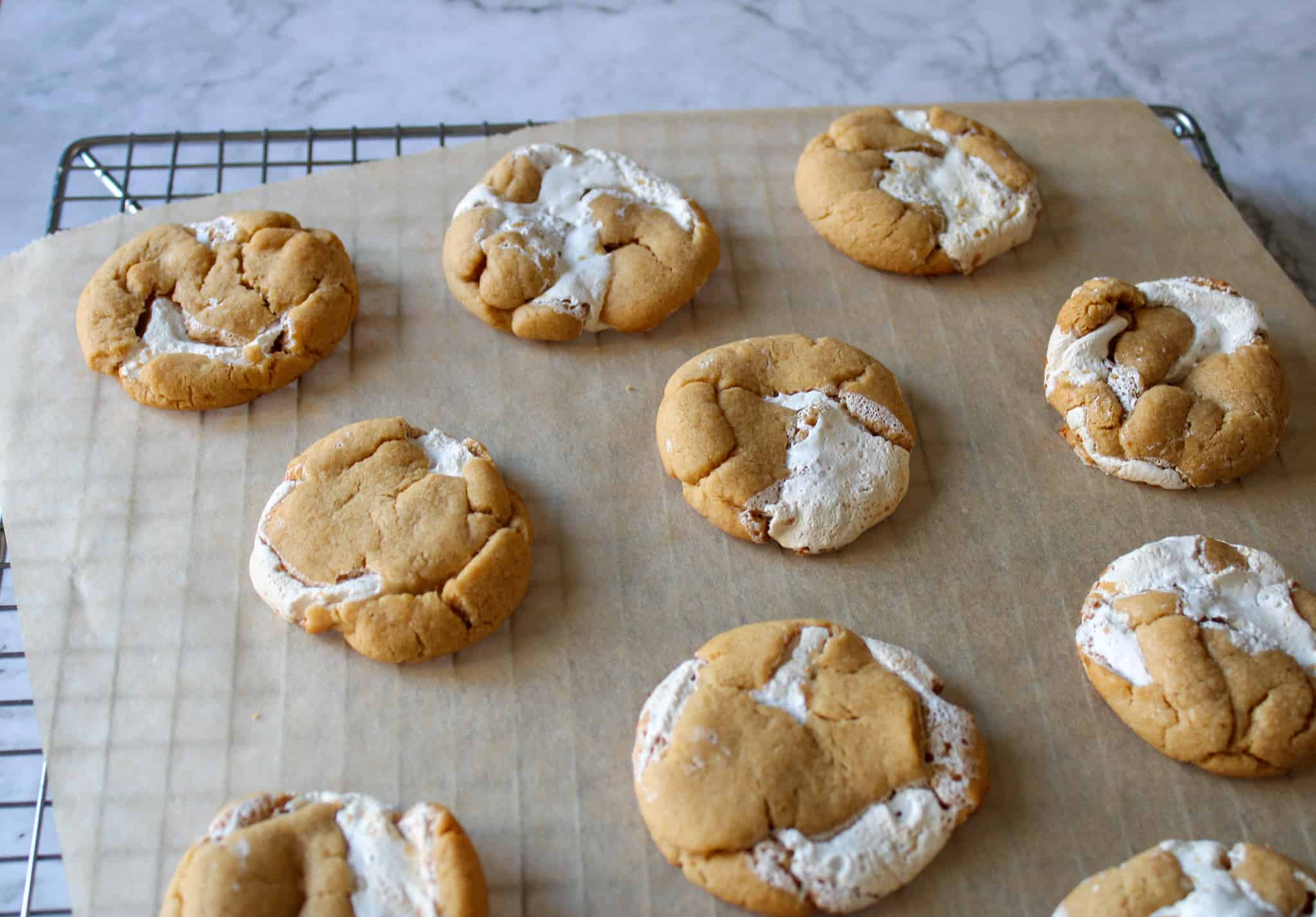 fluffernutter cookies on cookie rack