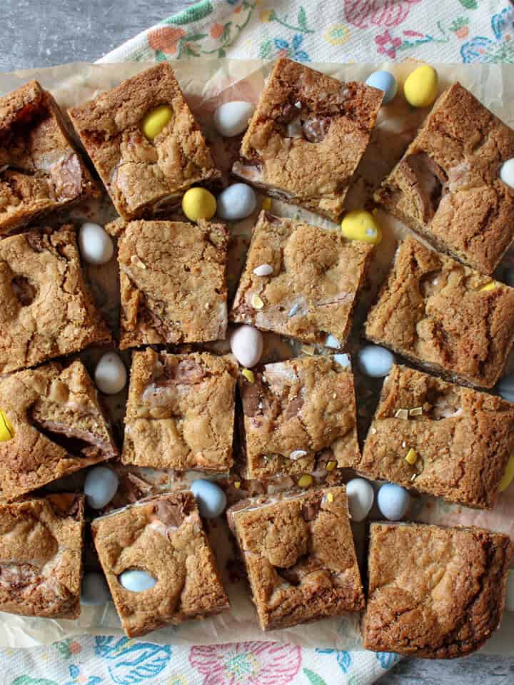 Easter Candy Blondies | Crisp and Crumble